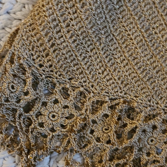NWOT NEW GOLD SHIMMER CROCHET FRINGE SMALL SWEATER - Picture 14 of 16